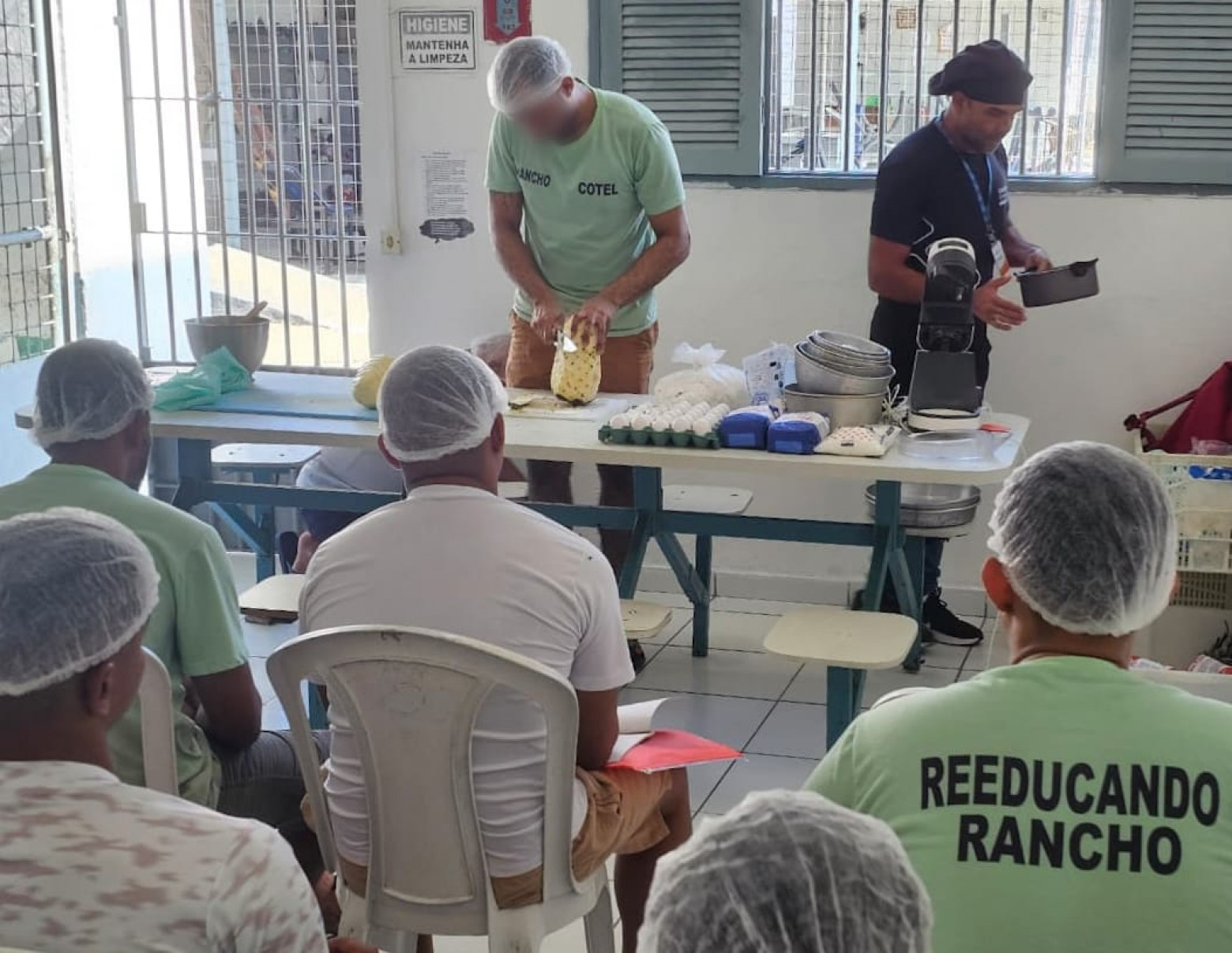 No Cotel, o curso de Preparo de Bolos e Tortas conta com a participação de 25 internos