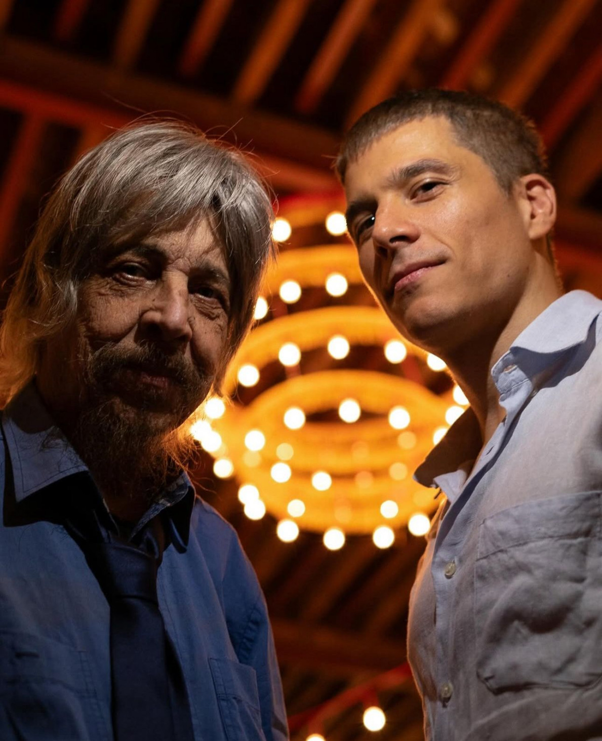 Benito Di Paula e o filho Rodrigo Vellozo dividem o palco no Teatro Guararapes