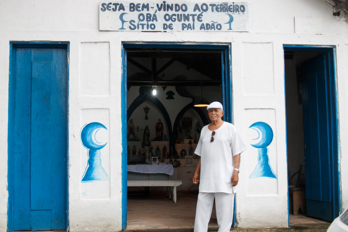 babalorixa manoel papai no sítio de pai adão /Marina Torres