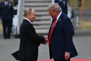 Putin e Trump se cumprimentaram antes da reunião