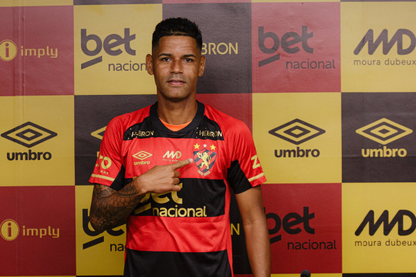Aderlan, lateral-direito do Sport