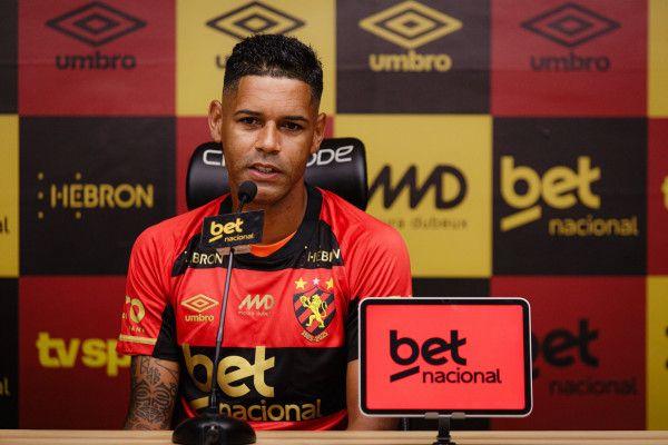 Aderlan, lateral-direito do Sport