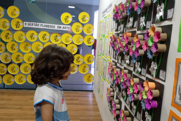 Alunos do Colégio GGE aprendem enquanto se divertem no projeto "Sertão Encantado de Ariano".