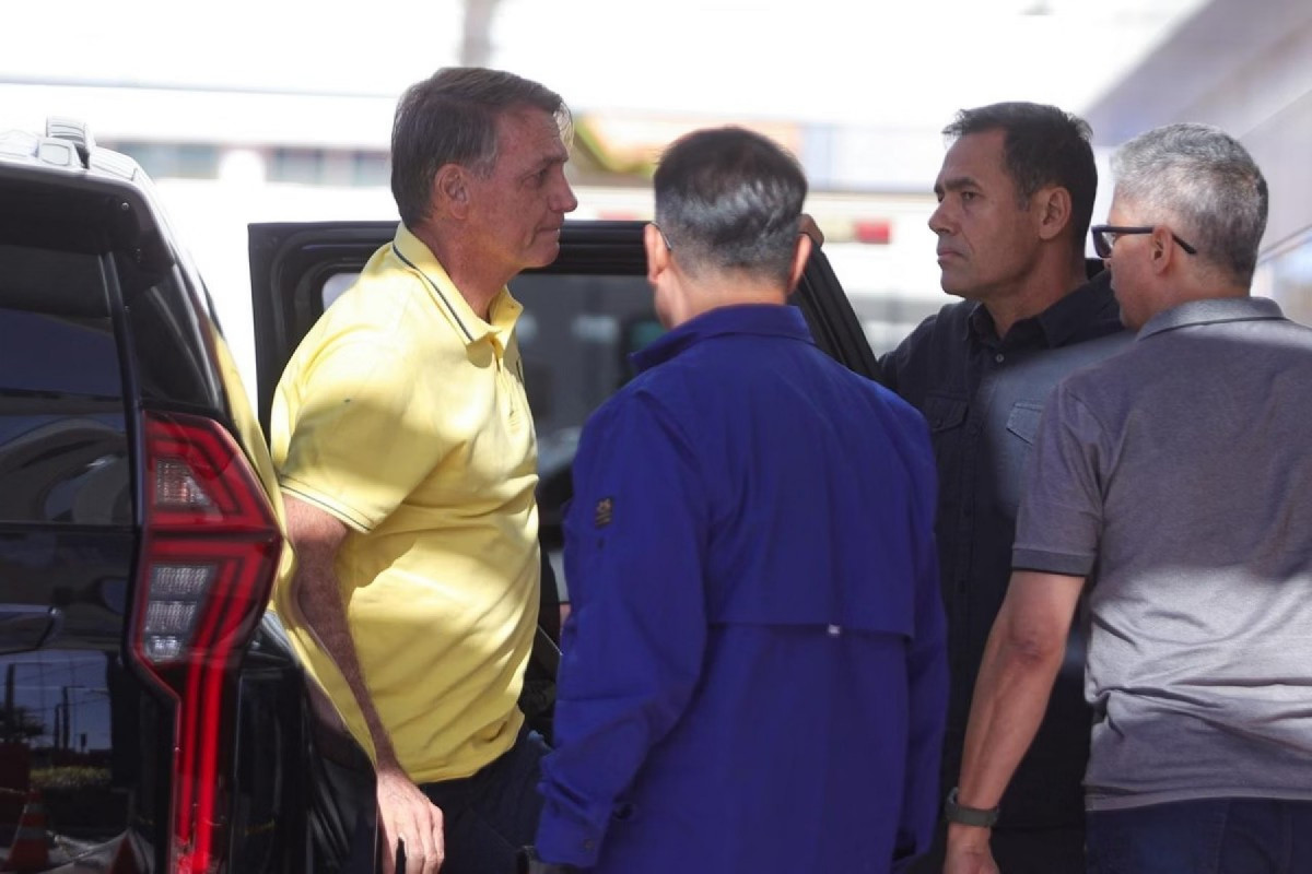 Bolsonaro a caminho do Hospital DF Star/Foto: VINÍCIUS SCHMIDT/METRÓPOLES @vinicius.foto