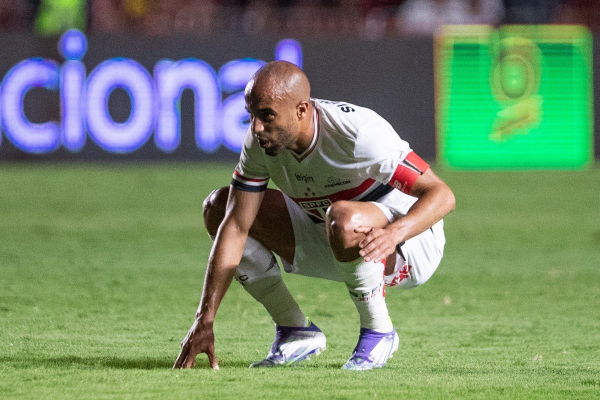 Recife, PE, 16/08/2025 - SPORT X SÃO PAULO - Na noite deste sábado(16), a equipe do Sport recebeu a equipe do São Paulo pelo Campeonato Brasileiro da Serie A 2025, na Ilha do Retiro. Lucas Moura, jogador do São Paulo./Rafael Vieira