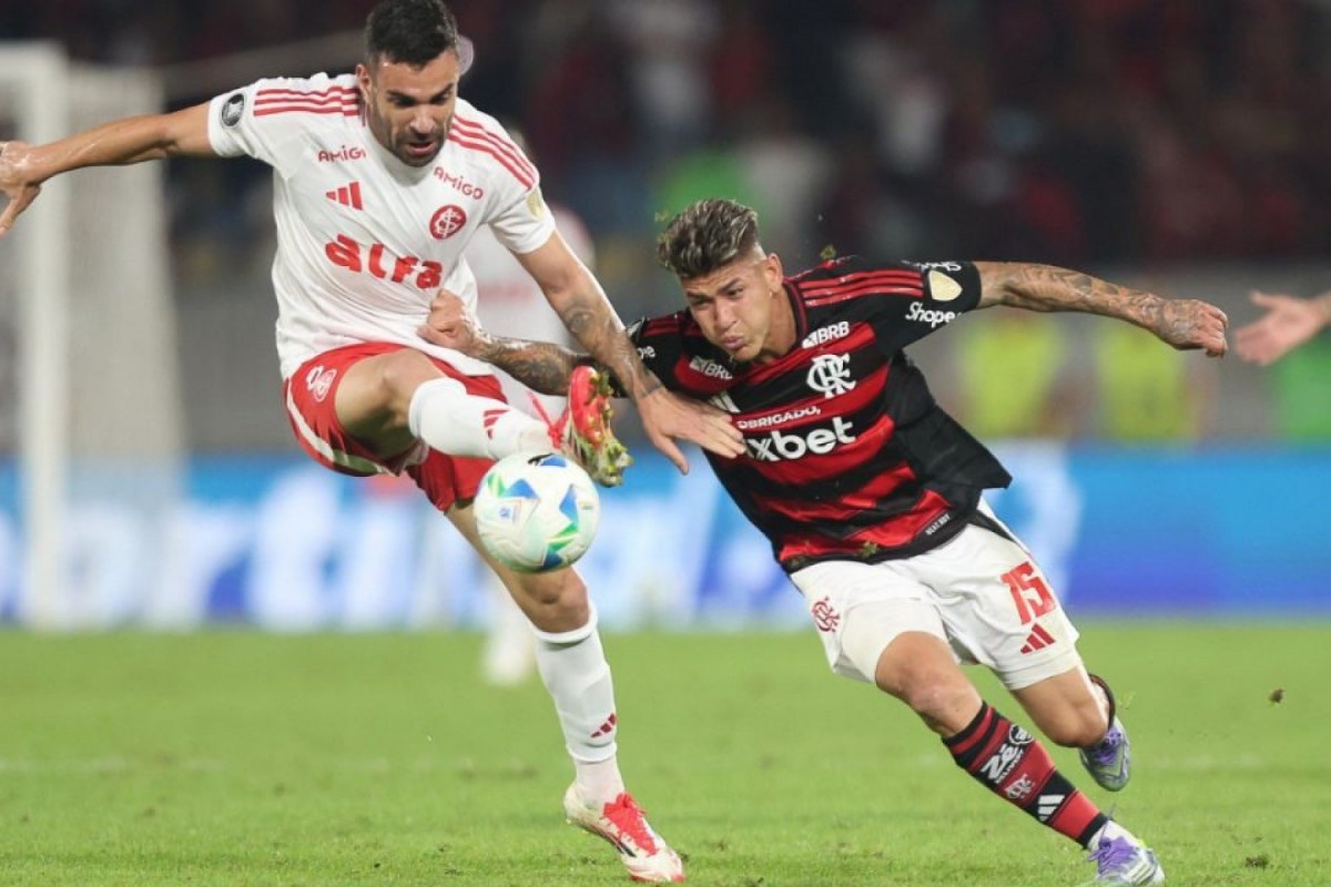 Internacional e Flamengo se enfrentam neste domingo (17/8) (Gilvan de Souza/Flamengo) Internacional e Flamengo se enfrentam neste domingo (17/8)/Gilvan de Souza/Flamengo