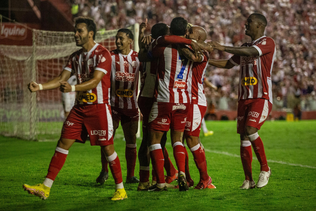 Time do Náutico em comemoração após gol nos Aflitos/Rafael Vieira/DP Foto