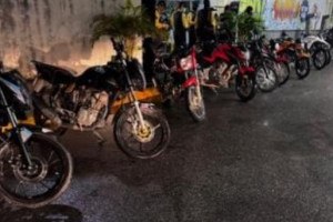 PM apreendeu veículos adulterados em operação no bairro de Prazeres, em Jaboatão.