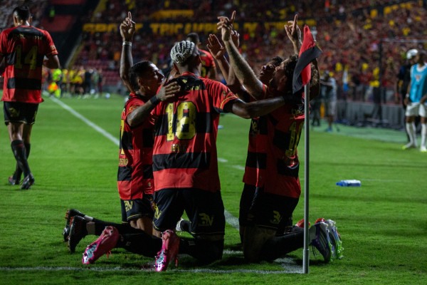 Recife, PE, 16/08/2025 - SPORT X SÃO PAULO - Na noite deste sábado(16), a equipe do Sport recebeu a equipe do São Paulo pelo Campeonato Brasileiro da Serie A 2025, na Ilha do Retiro. Comemoração, Lucas Lima