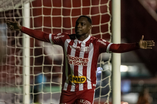 Igor Bolt, atacante do Náutico
