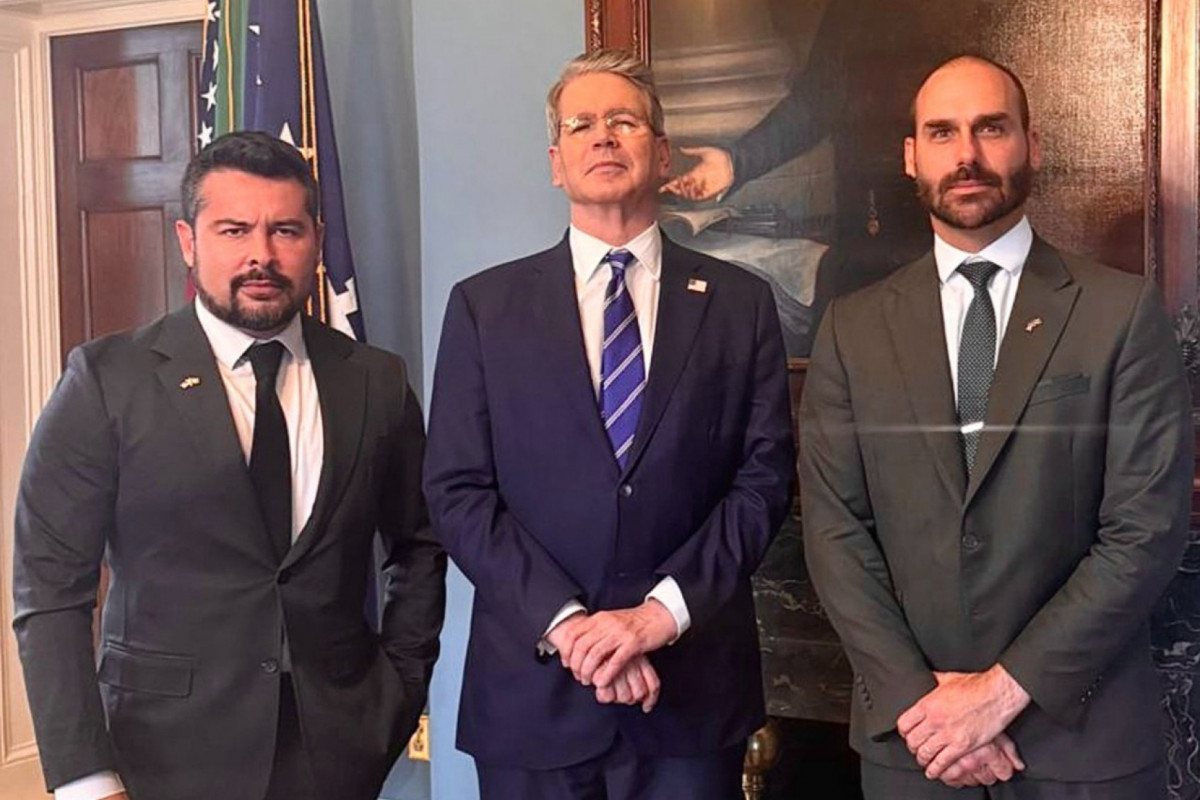Eduardo Bolsonaro,  secretário do Tesouro dos EUA, Scott Bessent e jornalista Paulo Figueiredo