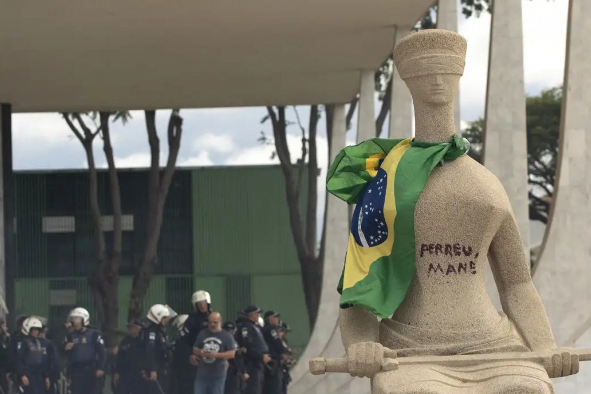 Moraes mantém condenação de mulher que pichou estátua no 8 de Janeiro
( Joedson Alves/Agencia Brasil) Moraes mantém condenação de mulher que pichou estátua no 8 de Janeiro
/ Joedson Alves/Agencia Brasil