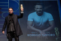 Rodrigo Santoro recebendo o Kikito de Cristal no Palácio de Festivais, em Gramado - Cleiton Thiele