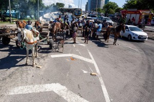 Os manifestantes afirmam que não há previsão para fim dos atos, que devem se estender até que haja uma conversa com o Prefeito do Recife, João Campos.
