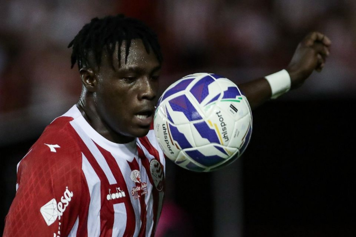 Samuel Otusanya, atacante nigeriano/Rafael Vieira / DP Foto