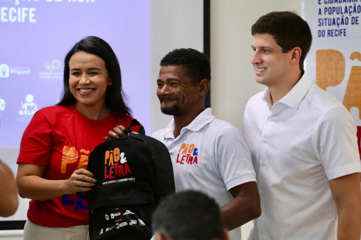 Recife lança programa de bolsas para educar pessoas em situação de rua