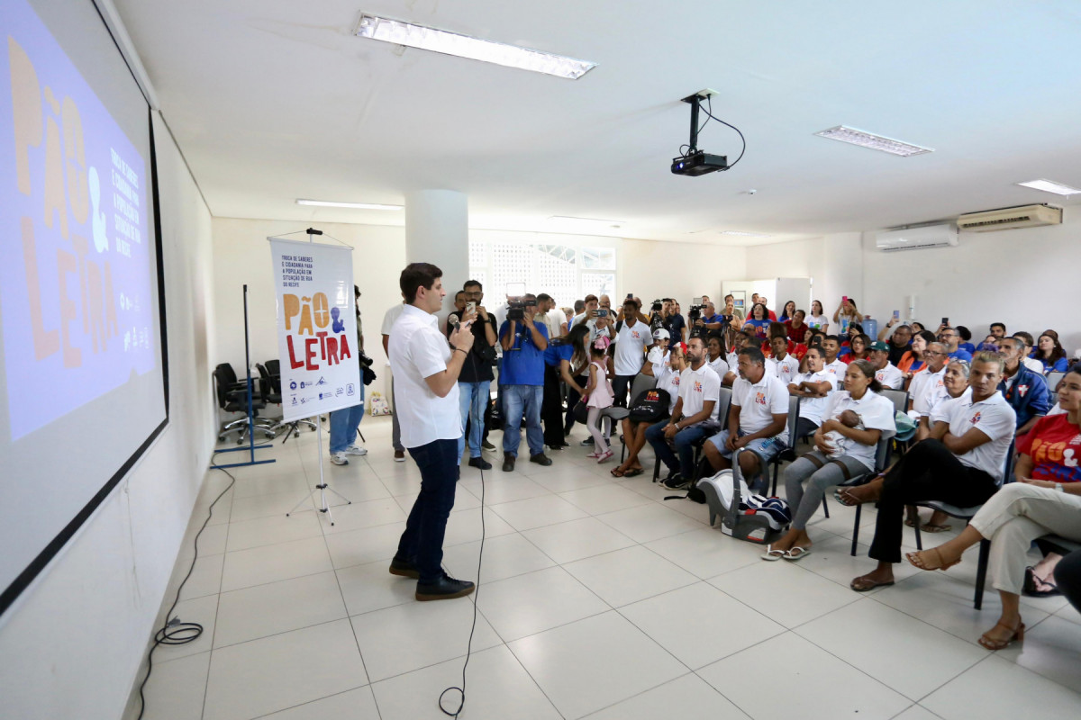 Recife lança programa de bolsas para educar pessoas em situação de rua