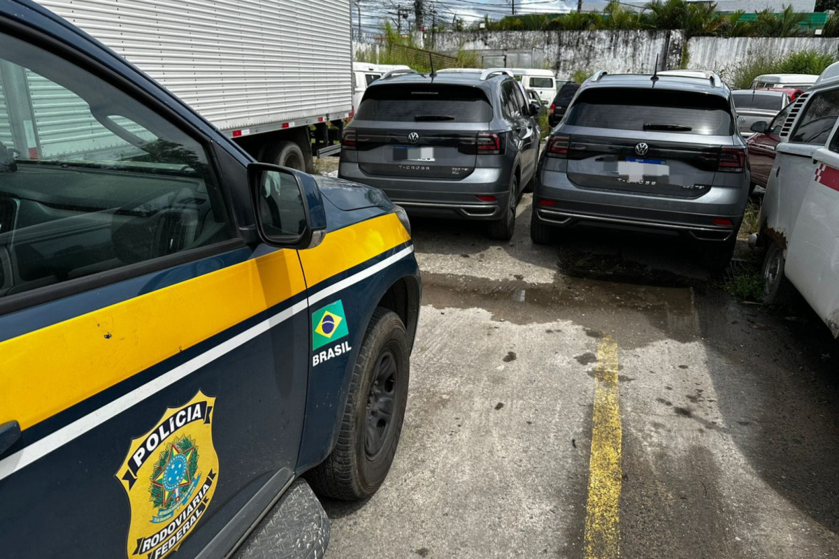 Os agentes localizaram o carro com a placa original/Foto: Divulgação/PRF