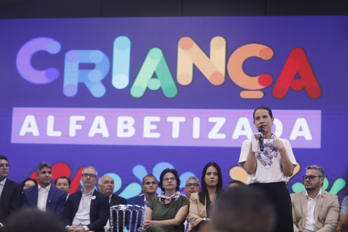 Prêmio foi entregue pela governadora nesta terça-feira (19)