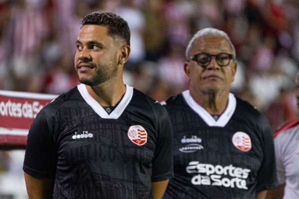 Guilherme dos Anjos, auxiliar, e Hélio dos Anjos, técnico do Náutico