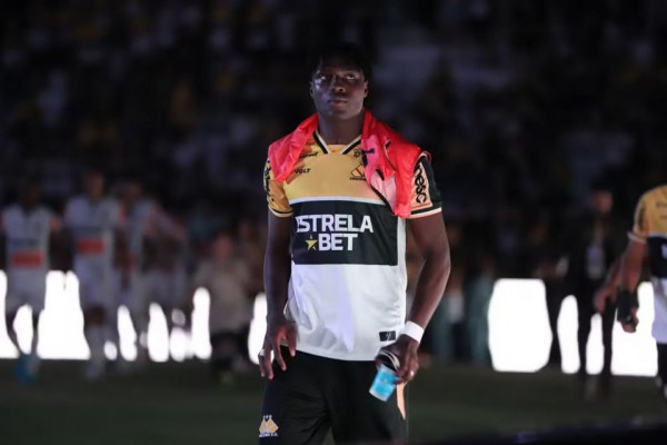 Samuel Otusanya, atacante nigeriano