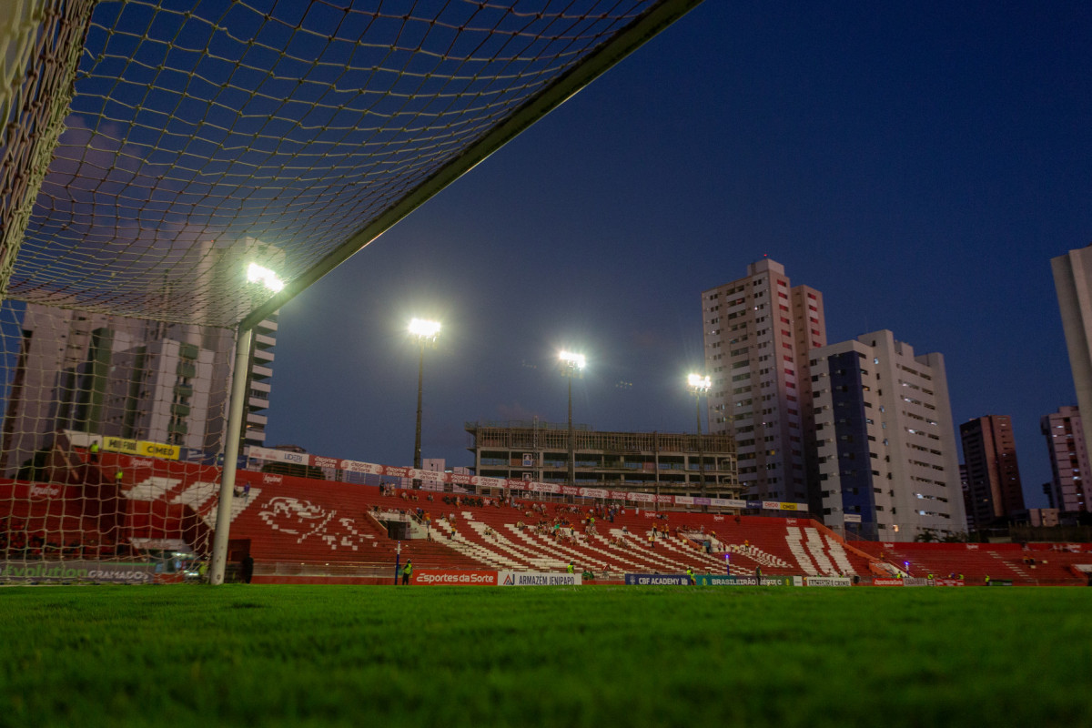 Recife, PE, 17/08/2025 - NÁUTICO X ANAPOLIS - Na noite deste domingo(17), a equipe do Náutico recebeu a equipe do Anápolis pelo Campeonato Brasileiro da Serie C 2025 no estádio dos Aflitos./ Rafael Vieira