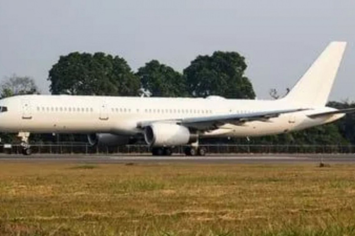 A aeronave é um Boeing 757-200 da Força Aérea norte-americana (Reprodução/X) A aeronave é um Boeing 757-200 da Força Aérea norte-americana/Reprodução/X