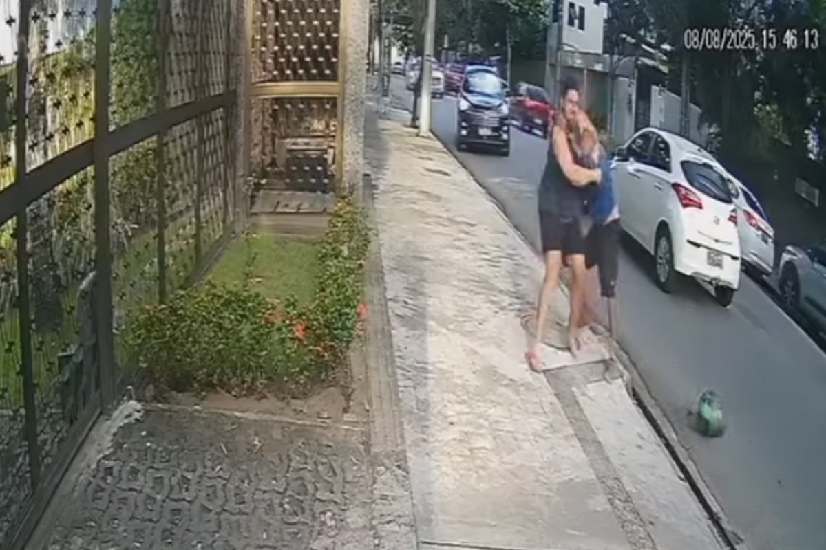 Motorista e motociclista trocam socos antes de se entenderem conversando/REPRODUÇÃO/VÍDEO