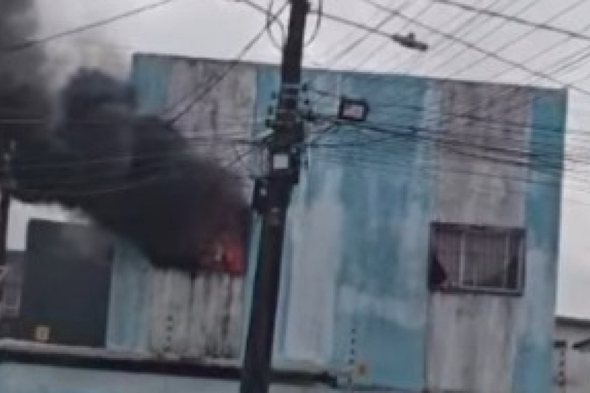 Incêndio em residência assusta moradores de Candeias/Reprodução/Redes Sociais