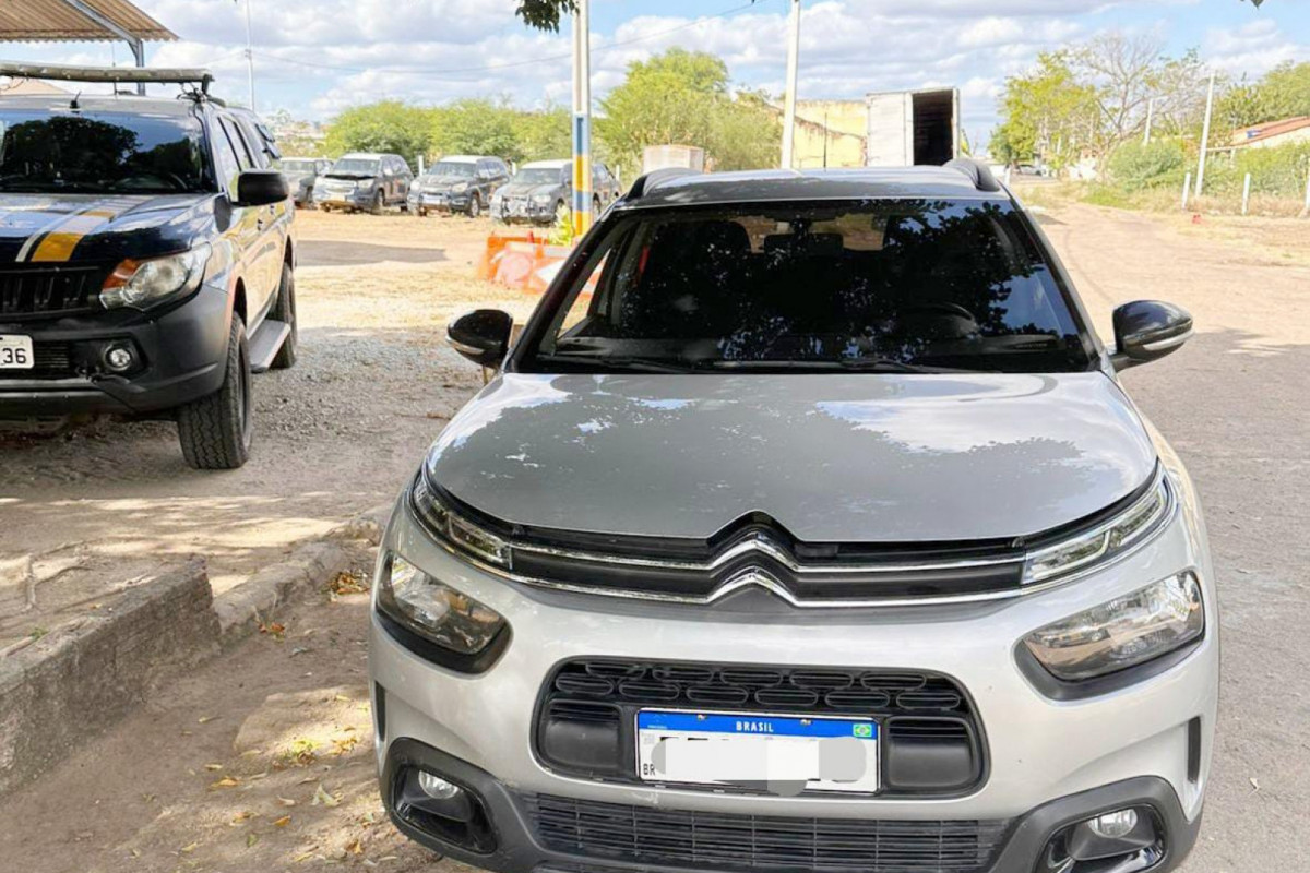 Carro foi recueprado pela PRF em Salgueiro