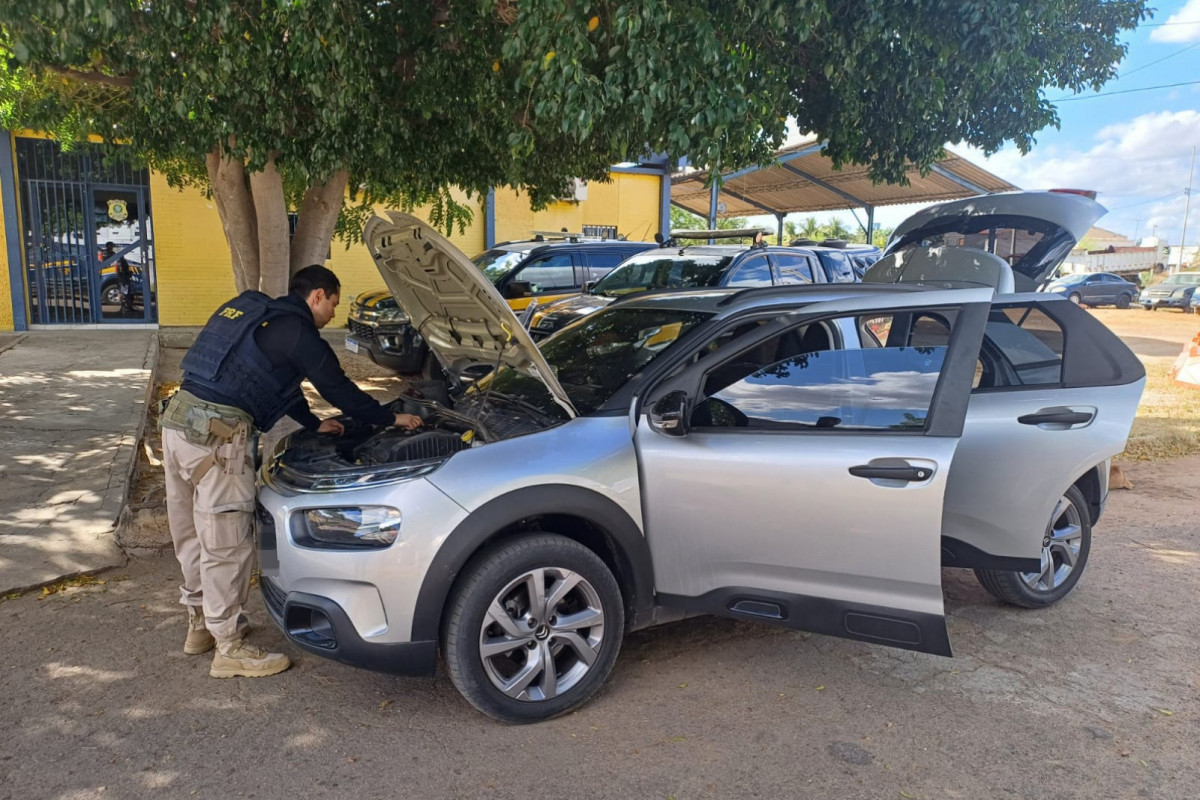 Carro foi recueprado pela PRF em Salgueiro/Foto: PRF