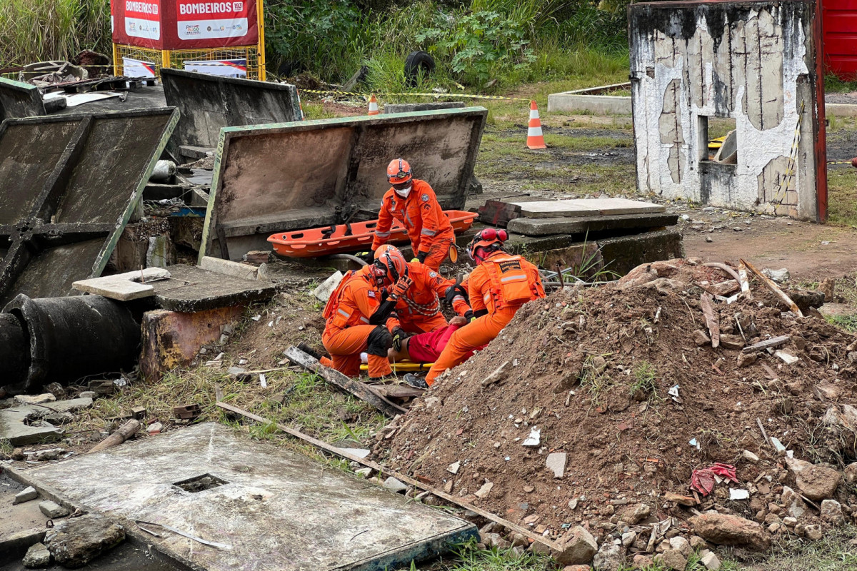 Bombeiros do Nordeste realizam simulado em Pernambuco para fortalecer resposta a desastres