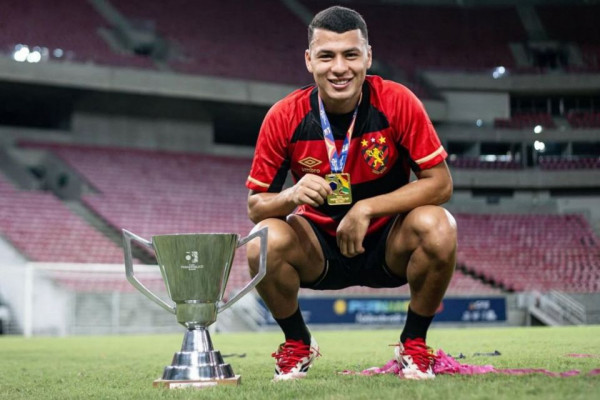 Cordeiro, lateral do sub-20 do Sport