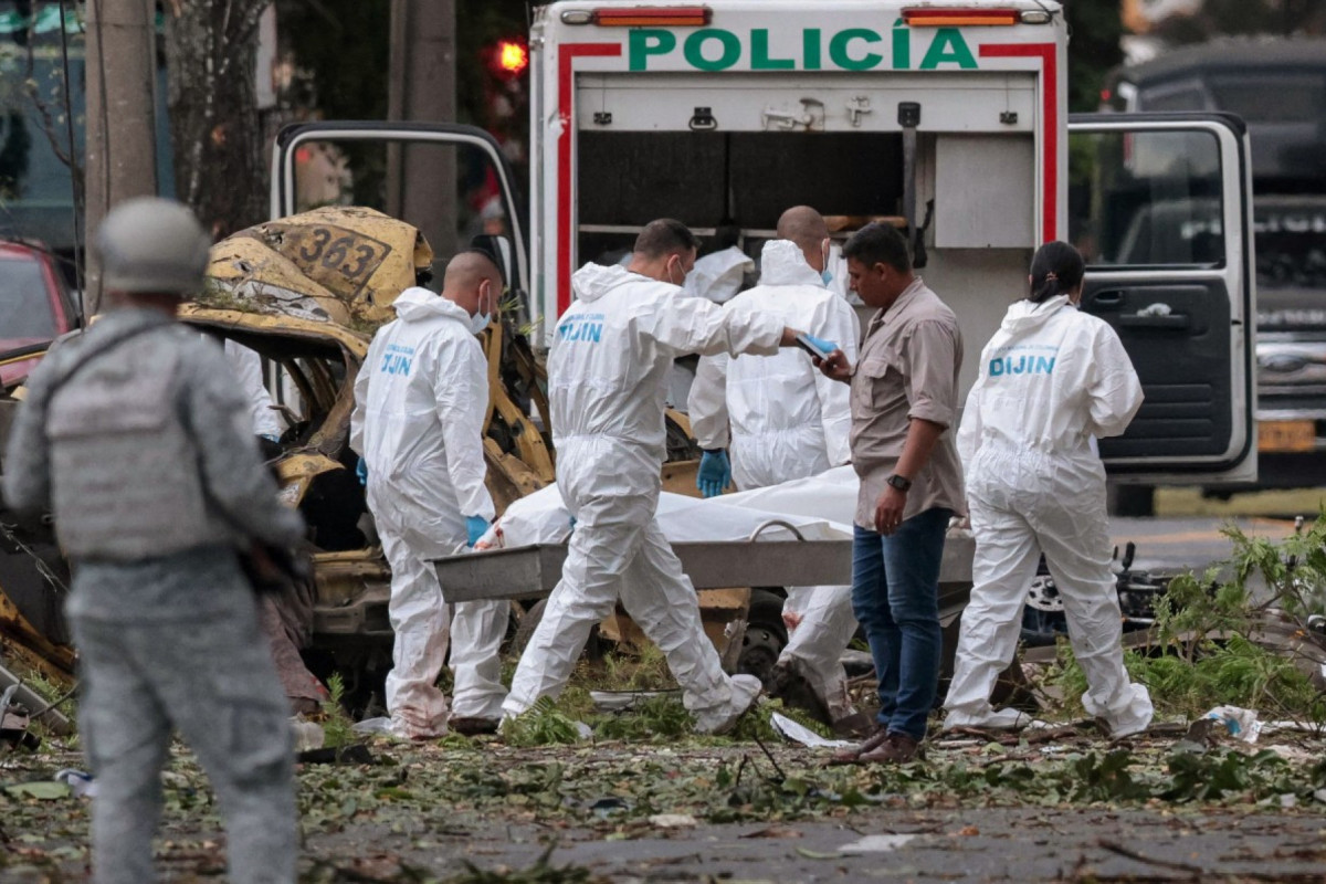 Um dos ataques aconteceu com a explosão de um caminhão-bomba próximo de uma base aérea em Cali, a terceira maior cidade colombiana.