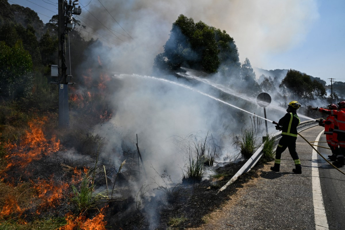 Incêndios florestais na Espanha ( MIGUEL RIOPA / AFP) Incêndios florestais na Espanha / MIGUEL RIOPA / AFP