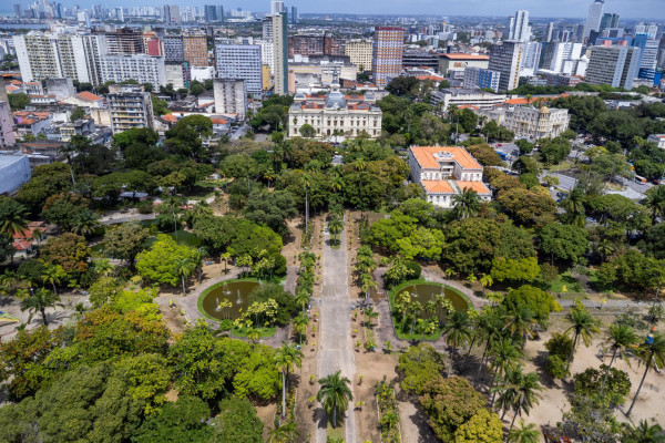 Áreas verdes ainda resistem e recebem manutenções da prefeitura (Foto: Rafael Vieira/DP Foto)