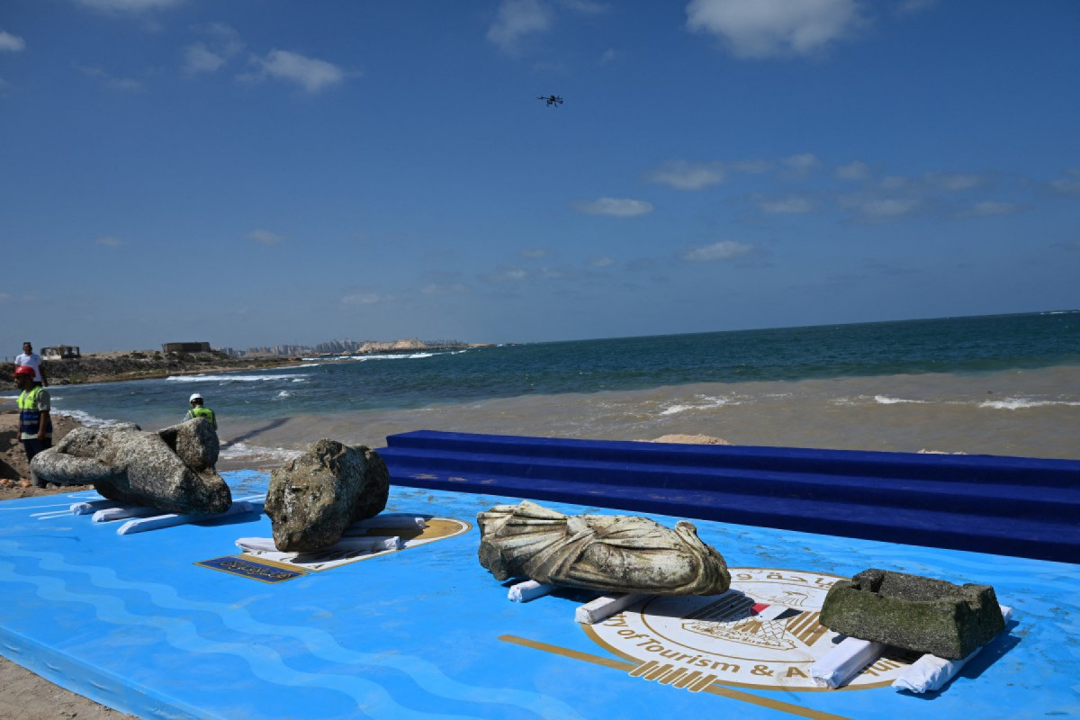 Vestígios de cidade submersa recuperados em Alexandria, no Egito