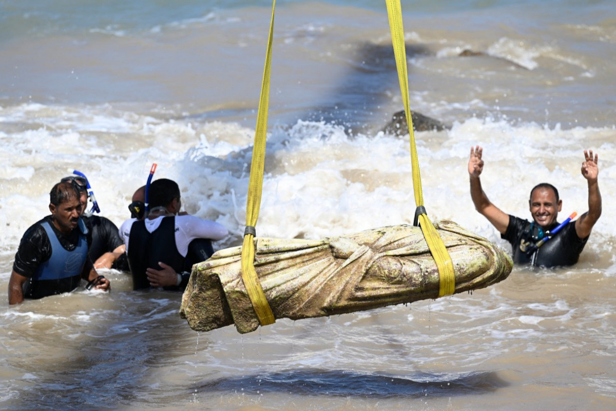 Vestígios de cidade submersa recuperados em Alexandria, no Egito