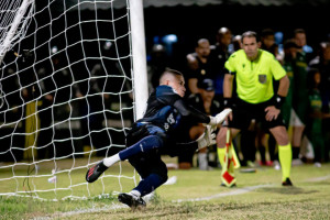 Rokenedy, goleiro do Santa Cruz