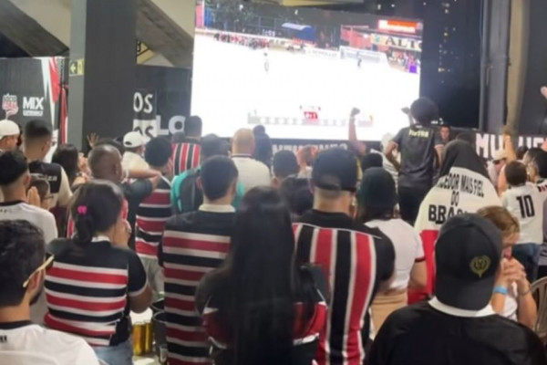 Torcida do Santa Cruz celebra classificação no Arruda