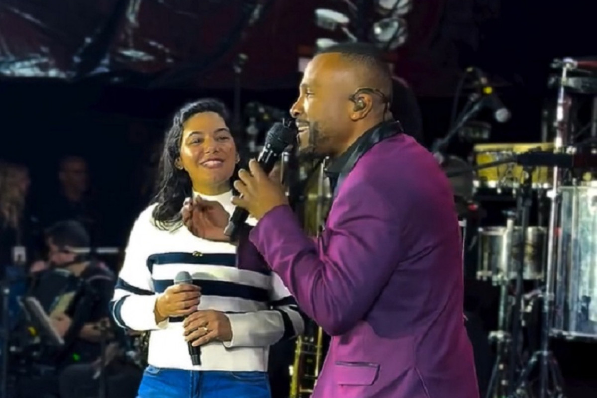Viviane Facundes e Alexandre Pires no palco do Festival Pernambuco Meu País. (Foto: Reprodução/Instagram) Viviane Facundes e Alexandre Pires no palco do Festival Pernambuco Meu País./Foto: Reprodução/Instagram