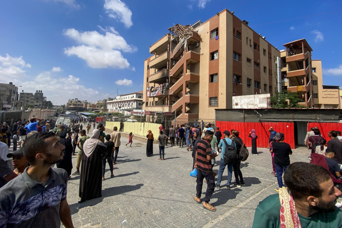 Palestinos se reúnem em frente ao hospital Nasser em Khan Yunis, no sul da Faixa de Gaza ( AFP) Palestinos se reúnem em frente ao hospital Nasser em Khan Yunis, no sul da Faixa de Gaza/ AFP
