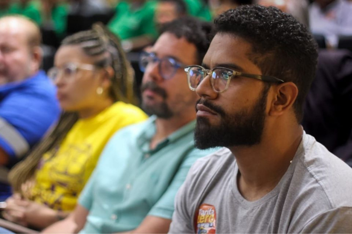 Historiador e youtuber comunista Jones Manoel. Ao seu lado, o pré-candidato ao governo de Pernambuco pelo PSOL, Ivan Moraes (Foto: Keise Nascimento/Secom PSOL-PE) Historiador e youtuber comunista Jones Manoel. Ao seu lado, o pré-candidato ao governo de Pernambuco pelo PSOL, Ivan Moraes/Foto: Keise Nascimento/Secom PSOL-PE