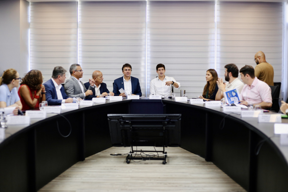 Prefeito João Campos recebe o ministro Camilo Santana em reunião na Prefeitura do Recife. (Melissa Fernandes ) Prefeito João Campos recebe o ministro Camilo Santana em reunião na Prefeitura do Recife./Melissa Fernandes
