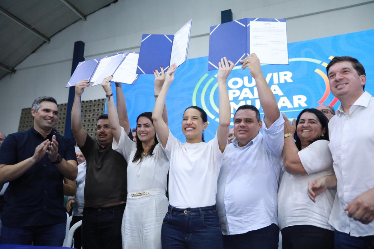 Anúncios foram feitos durante o Ouvir Para Mudar em Santa Cruz do Capibaribe (Foto: Janaína Pepeu/Secom)