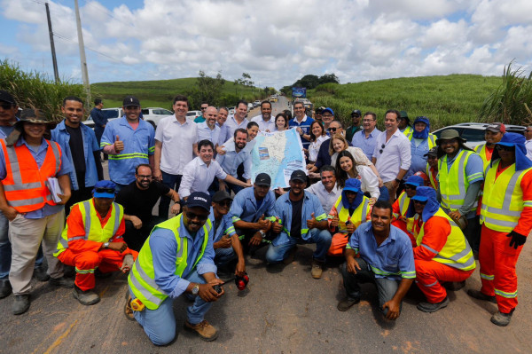 Os serviços na PE-073 incluem terraplanagem, pavimentação, drenagem, sinalização, entre outros (Foto: Miva Filho/Secom)