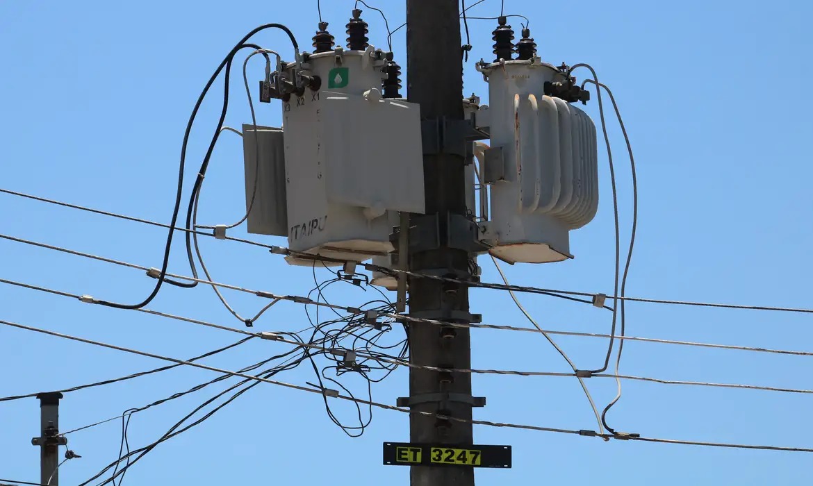 Furto de cabos elétricos tem se tornaod um problema, principalmente no Recife (Foto: Rovena Rosa/Agência Brasil) Furto de cabos elétricos tem se tornaod um problema, principalmente no Recife/Foto: Rovena Rosa/Agência Brasil