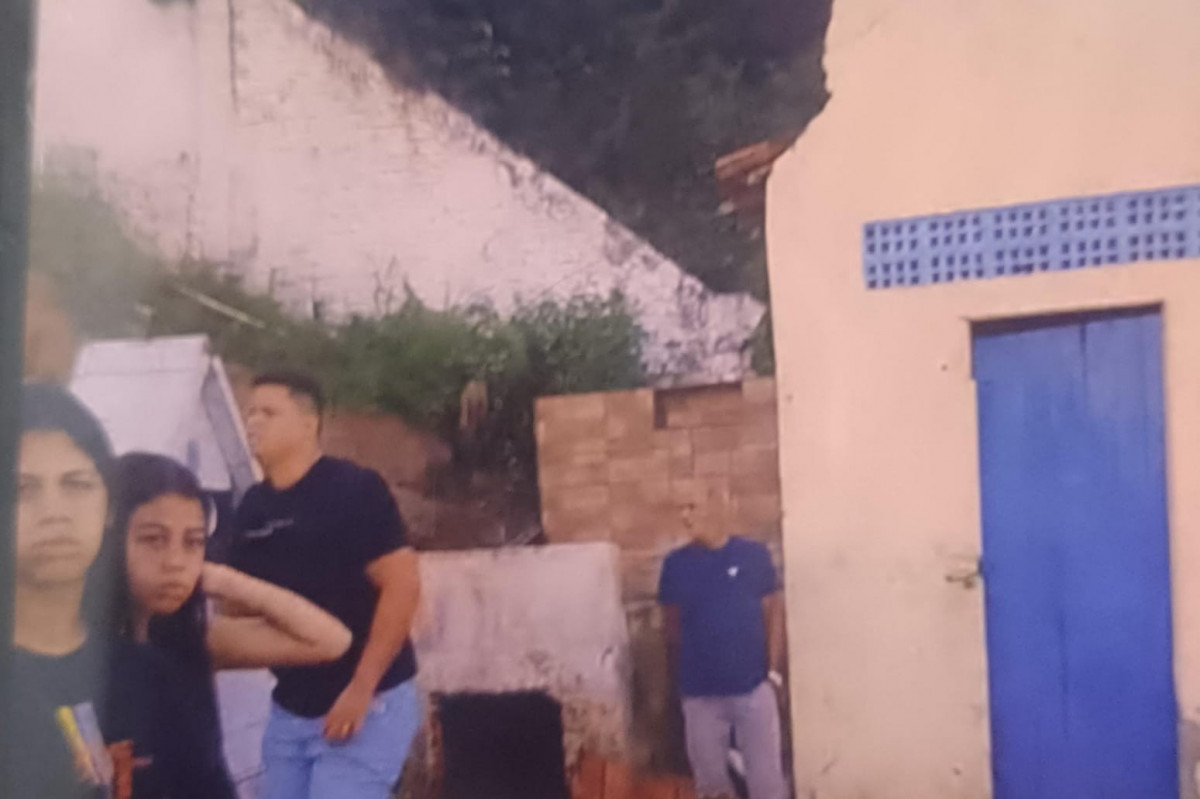 Parentes sepultam idosa em Catende e denunciam falta de coveiros em cemitério (Foto: Reprodução/Instagram)