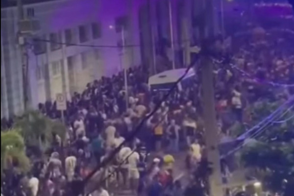 A vítima teria sido agredida por agente da PM que estavam fazendo a segurança do local  (Foto: Reprodução/Instagram)