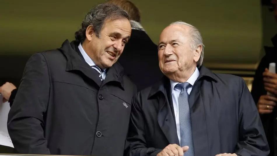 Blatter e Platini, ex-dirigentes da FIFA ( IAN KINGTON / AFP) Blatter e Platini, ex-dirigentes da FIFA/ IAN KINGTON / AFP